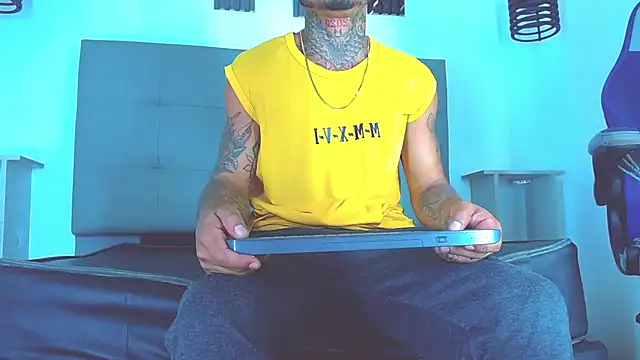 Hot Latino x online show from 01-10-26, 12:40