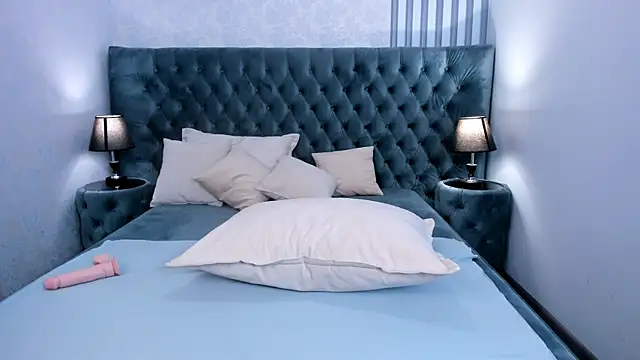 Snapshot of MonicaSway chatting on 11-26-25, 03:57 MonicaSway online show from 11-26-25, 03:57