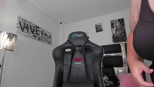 Sophiie Rouse  online show from 11-27-25, 06:54