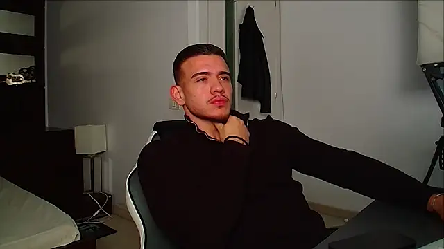 Snapshot of ElijahThorne chatting on 11-25-25, 05:51 ElijahThorne online show from 11-25-25, 05:51