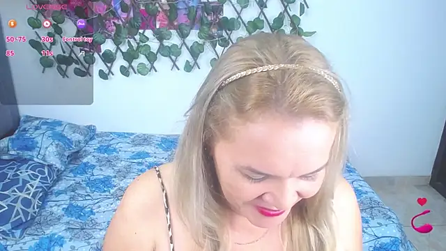 Sara star1 online show from 11-25-25, 01:33