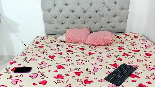 Briitney tovar online show from 12-16-25, 03:55