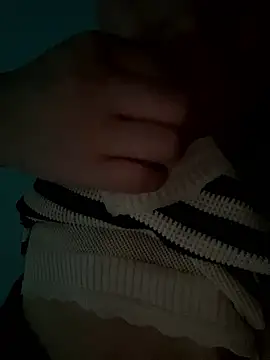 Snapshot of Sweet_2k3 chatting on 01-15-26, 06:33 Sweet 2k3 online show from 01-15-26, 06:33