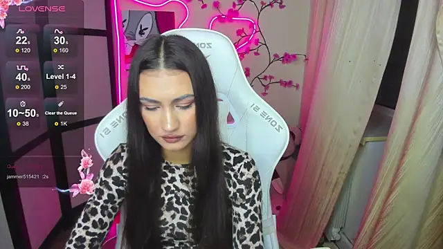 Snapshot of AdeleLuu chatting on 11-24-25, 01:27 AdeleLuu online show from 11-24-25, 01:27