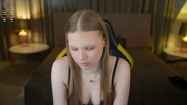 Charlotte Dreams online show from 04-24-26, 04:31