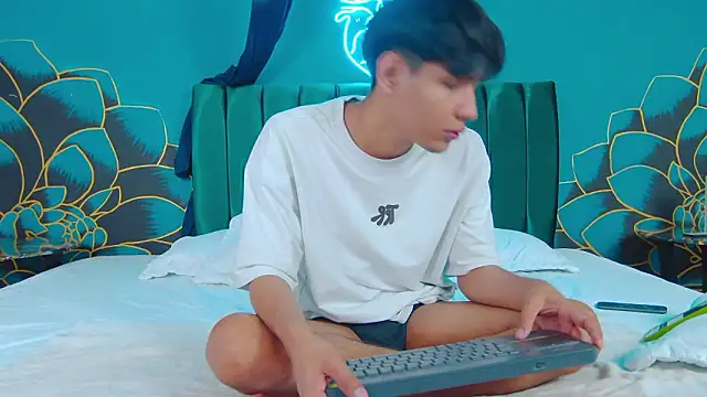 Liam Sinclair online show from 02-04-26, 02:01