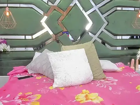 Lauren Parkerr online show from 11-25-25, 12:05