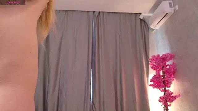 Whiteee Cristal online show from 11-27-25, 07:21