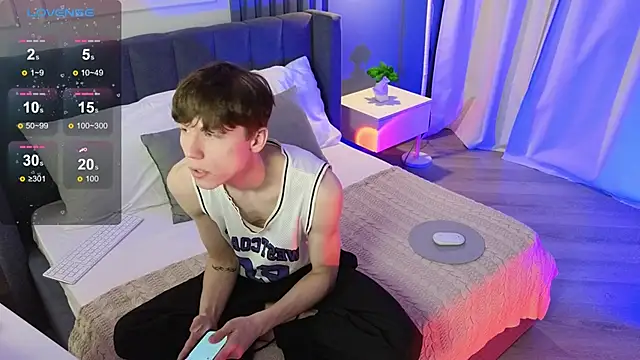 cuMte boy online show from 11-24-25, 03:39