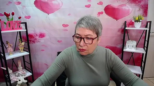 Snapshot of OlgaLuck chatting on 05-18-26, 05:02 OlgaLuck online show from 05-18-26, 05:02