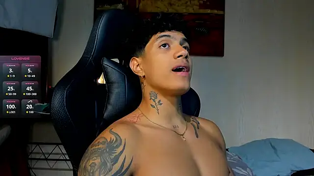 Snapshot of aress_damon chatting on 11-25-25, 12:32 aress damon online show from 11-25-25, 12:32