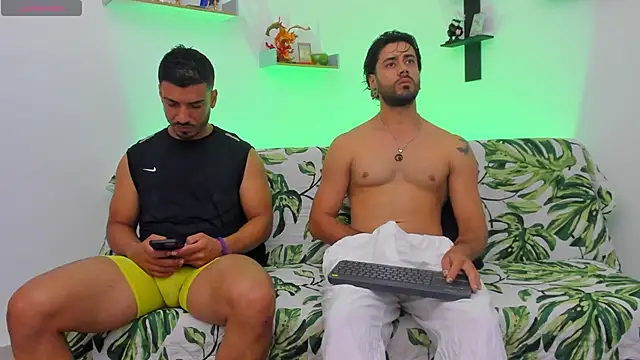 heteros curious online show from 05-26-26, 03:57