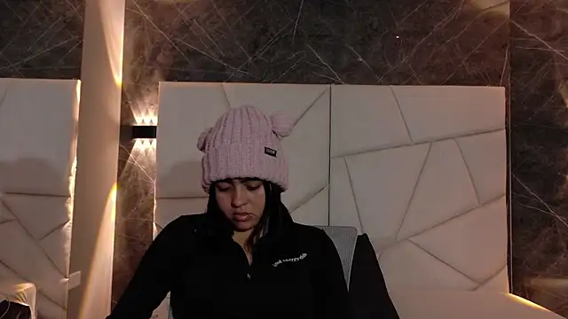 Snapshot of mia_violet8 chatting on 11-26-25, 01:50 mia violet8 online show from 11-26-25, 01:50