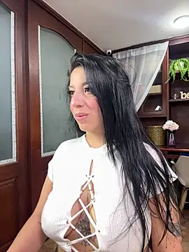 Snapshot of VictoriaHenao chatting on 05-05-26, 09:23 VictoriaHenao online show from 05-05-26, 09:23