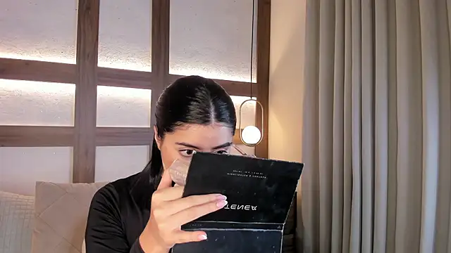 SarhaVega online show from 03-30-26, 01:12