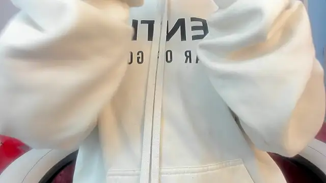 mask red girl online show from 02-19-26, 12:23