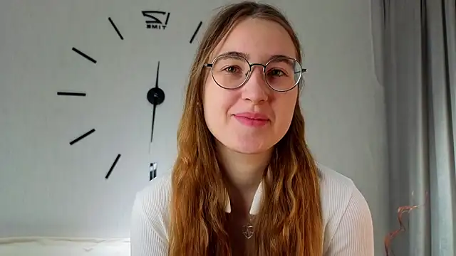 DebbraBickler online show from 11-30-25, 06:12