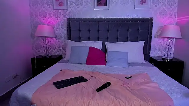 Snapshot of Evabellee chatting on 11-29-25, 02:20 Evabellee online show from 11-29-25, 02:20