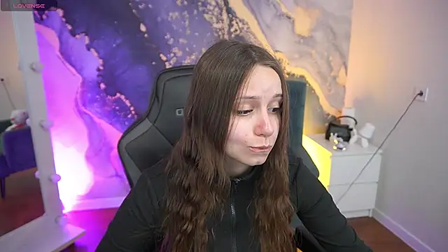 TinyNatalie online show from 04-18-26, 02:32