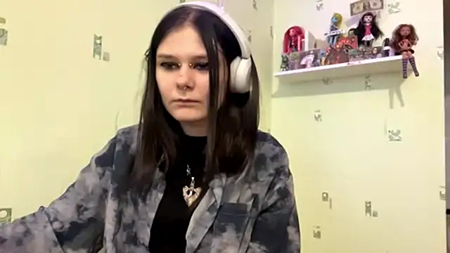 TraceeSchutt online show from 11-30-25, 12:42