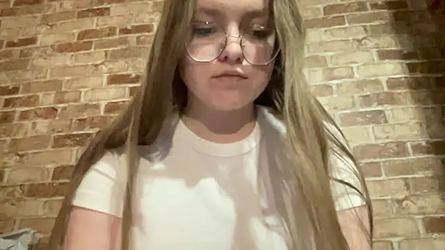 Snapshot of Blair_Reid chatting on 11-29-25, 04:32 Blair Reid online show from 11-29-25, 04:32