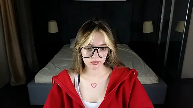 MILLIE MUR online show from 12-15-25, 05:55