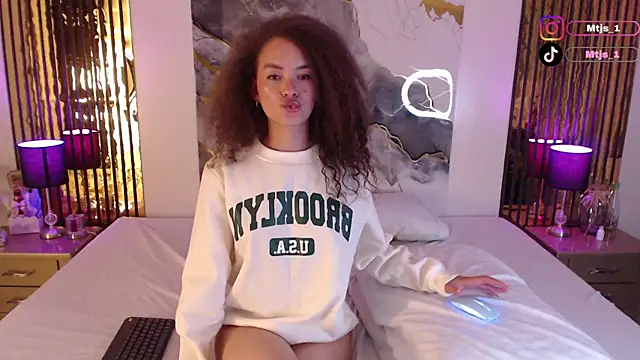 MiticaBrennet  online show from 04-10-26, 04:39