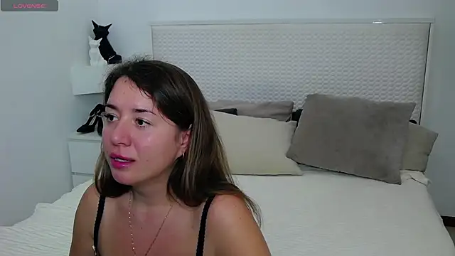 Leona Rae online show from 11-28-25, 02:09