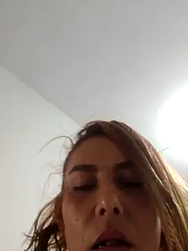 Snapshot of Alice-pink chatting on 11-28-25, 03:42 Alice-pink online show from 11-28-25, 03:42