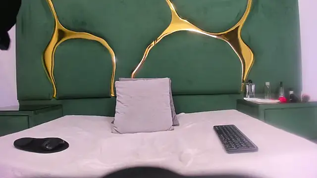 RoxanneBloom online show from 04-20-26, 04:37