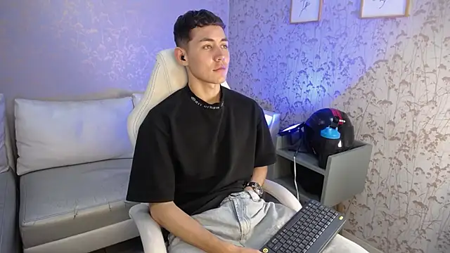 LoganFoster  online show from 12-15-25, 11:31