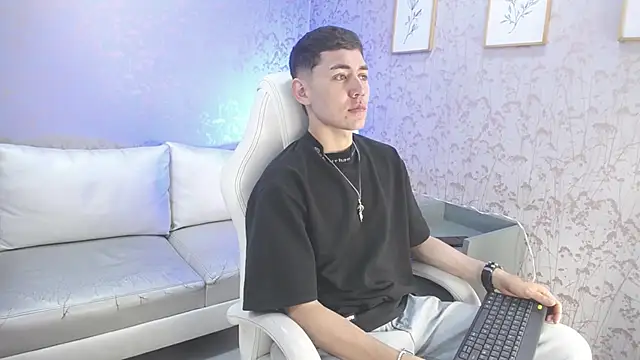 LoganFoster  online show from 01-05-26, 08:12