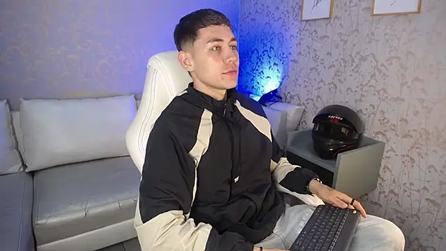 LoganFoster  online show from 01-06-26, 08:23