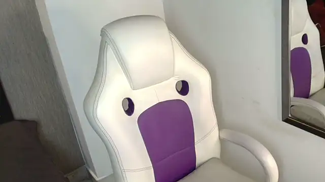 LoganFoster  online show from 01-12-26, 08:14