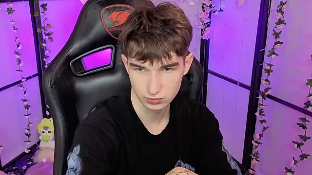 Snapshot of Maxwellchiik chatting on 11-25-25, 12:38 Maxwellchiik online show from 11-25-25, 12:38