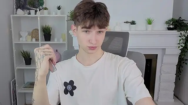 Snapshot of Maxwellchiik chatting on 11-26-25, 12:39 Maxwellchiik online show from 11-26-25, 12:39