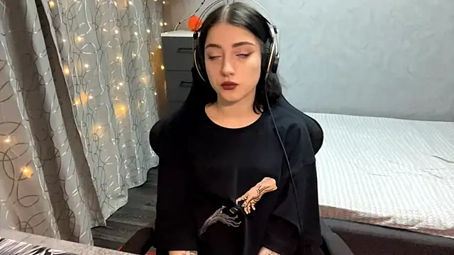 Snapshot of Meowluly chatting on 12-01-25, 09:20 Meowluly online show from 12-01-25, 09:20