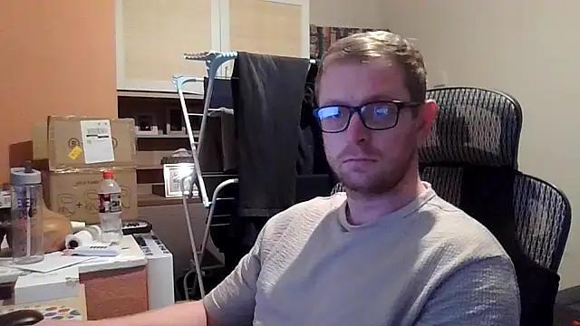 Snapshot of randomgin chatting on 12-16-25, 04:01 randomgin online show from 12-16-25, 04:01