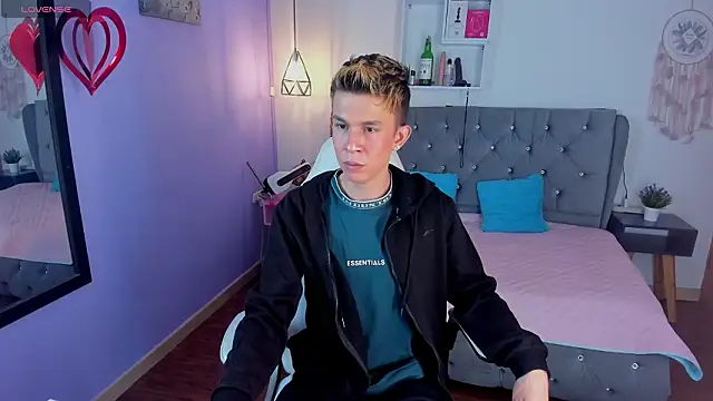 Juaan Diick online show from 03-04-26, 04:57