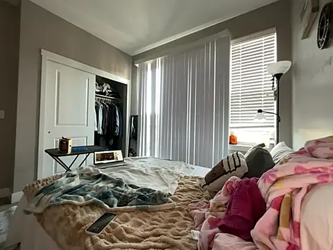 renesmaelily222 online show from 02-27-26, 11:27