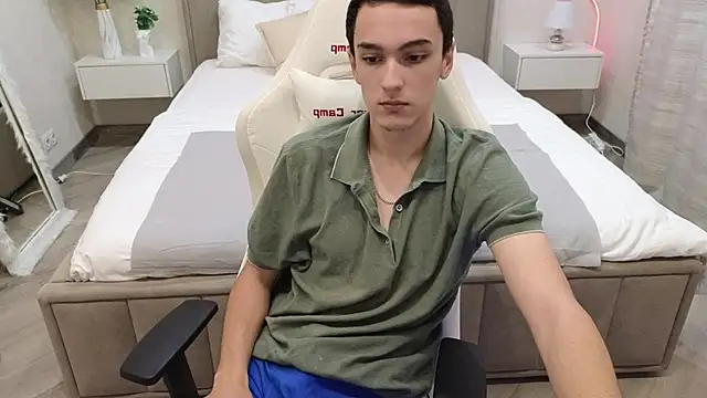 MoonlinSkinn online show from 11-26-25, 08:15