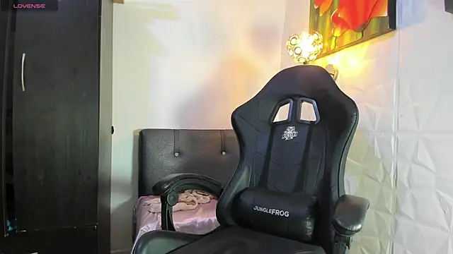 Snapshot of Miss_clarepocahose chatting on 11-25-25, 02:22 Miss clarepocahose online show from 11-25-25, 02:22