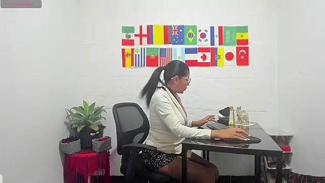 Snapshot of Miss_clarepocahose chatting on 06-15-26, 01:08 Miss clarepocahose online show from 06-15-26, 01:08