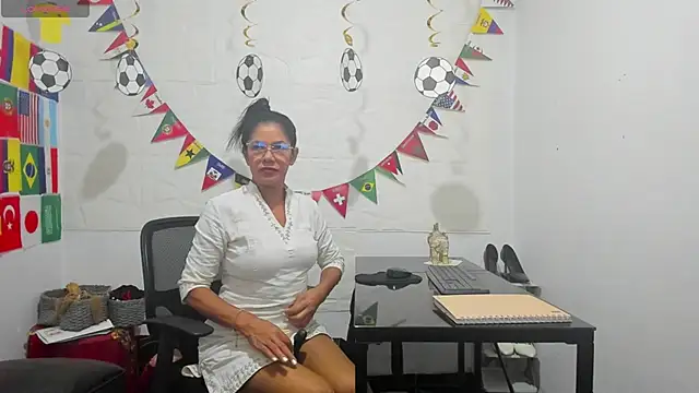 Snapshot of Miss_clarepocahose chatting on 06-21-26, 01:19 Miss clarepocahose online show from 06-21-26, 01:19