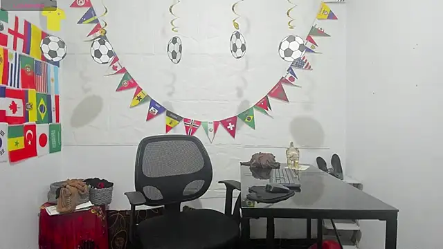 Snapshot of Miss_clarepocahose chatting on 06-22-26, 12:45 Miss clarepocahose online show from 06-22-26, 12:45