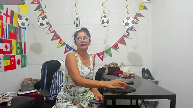 Snapshot of Miss_clarepocahose chatting on 06-26-26, 12:04 Miss clarepocahose online show from 06-26-26, 12:04
