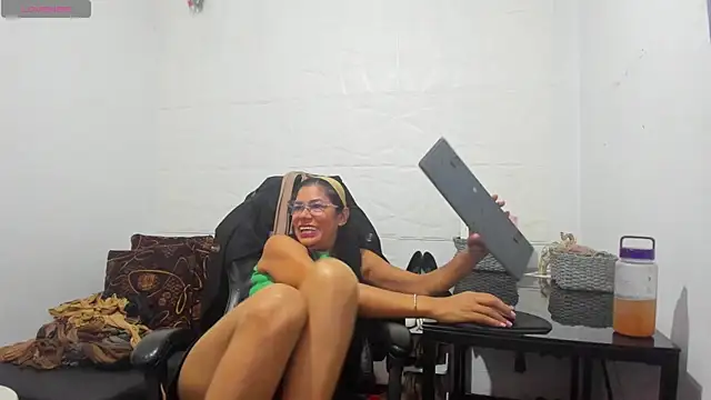 Snapshot of Miss_clarepocahose chatting on 07-11-26, 11:06 Miss clarepocahose online show from 07-11-26, 11:06