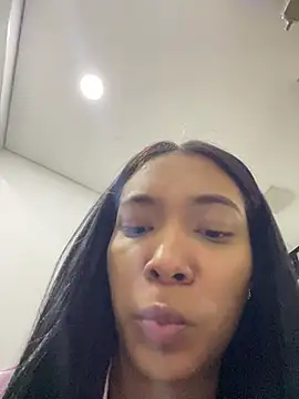 Snapshot of KarolRojas_22 chatting on 05-07-26, 03:56 KarolRojas 22 online show from 05-07-26, 03:56