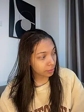Snapshot of KarolRojas_22 chatting on 06-08-26, 06:58 KarolRojas 22 online show from 06-08-26, 06:58