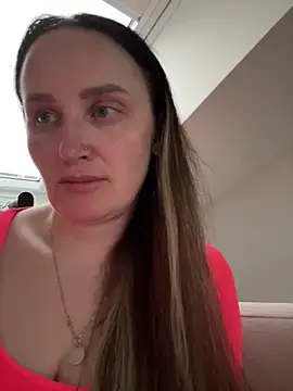 Snapshot of TomilaSi chatting on 06-11-26, 06:39 TomilaSi online show from 06-11-26, 06:39